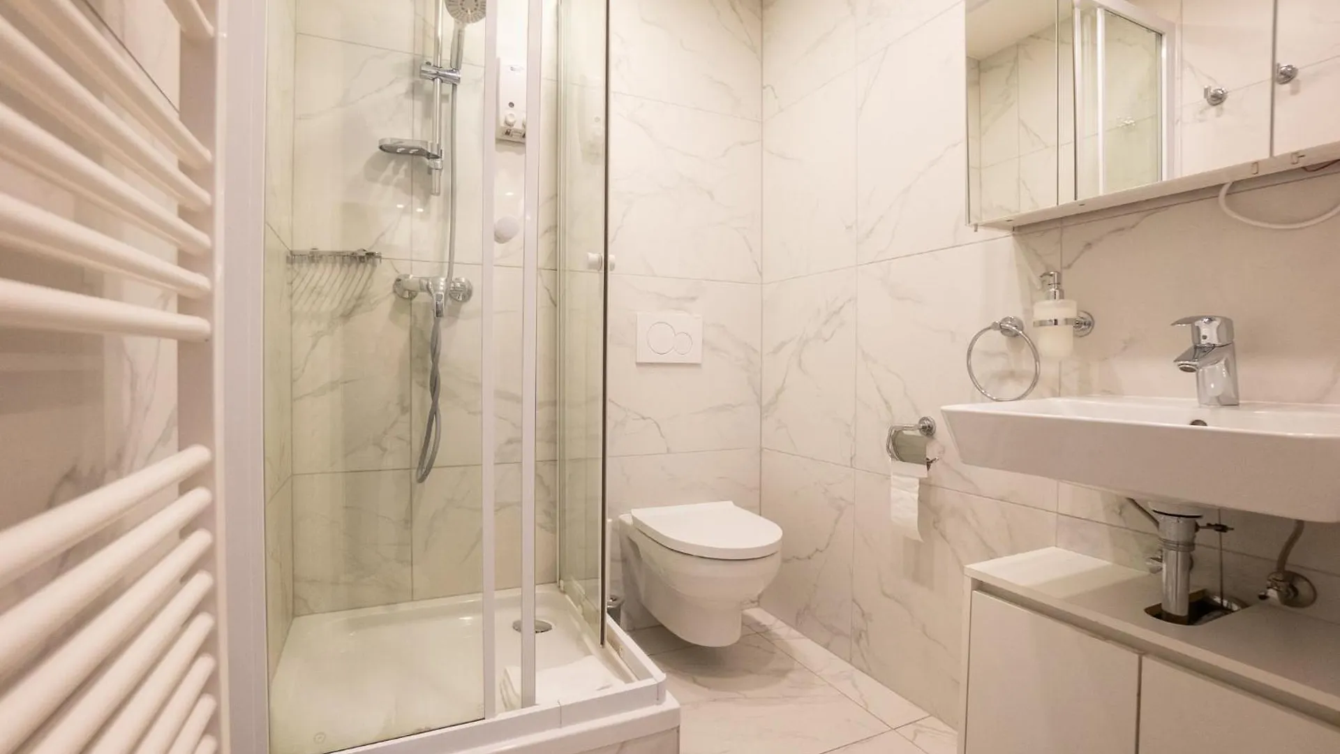 Apartment Comfort Studio With Queen-Size Bed, Self Check-In Vienna