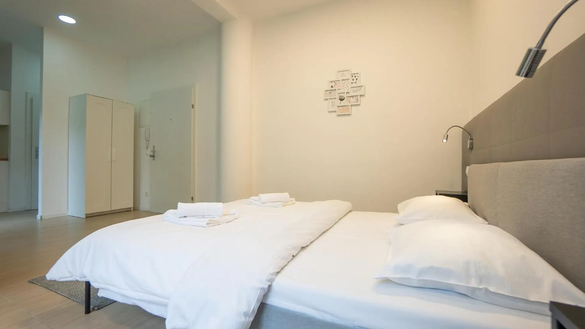 Comfort Studio With Queen-Size Bed, Self Check-In Vienna 0*,