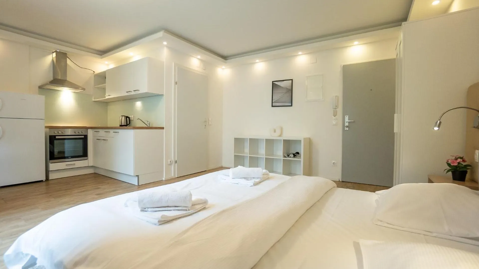 Comfort Studio With Queen-Size Bed, Self Check-In Vienna 0*,  Austria