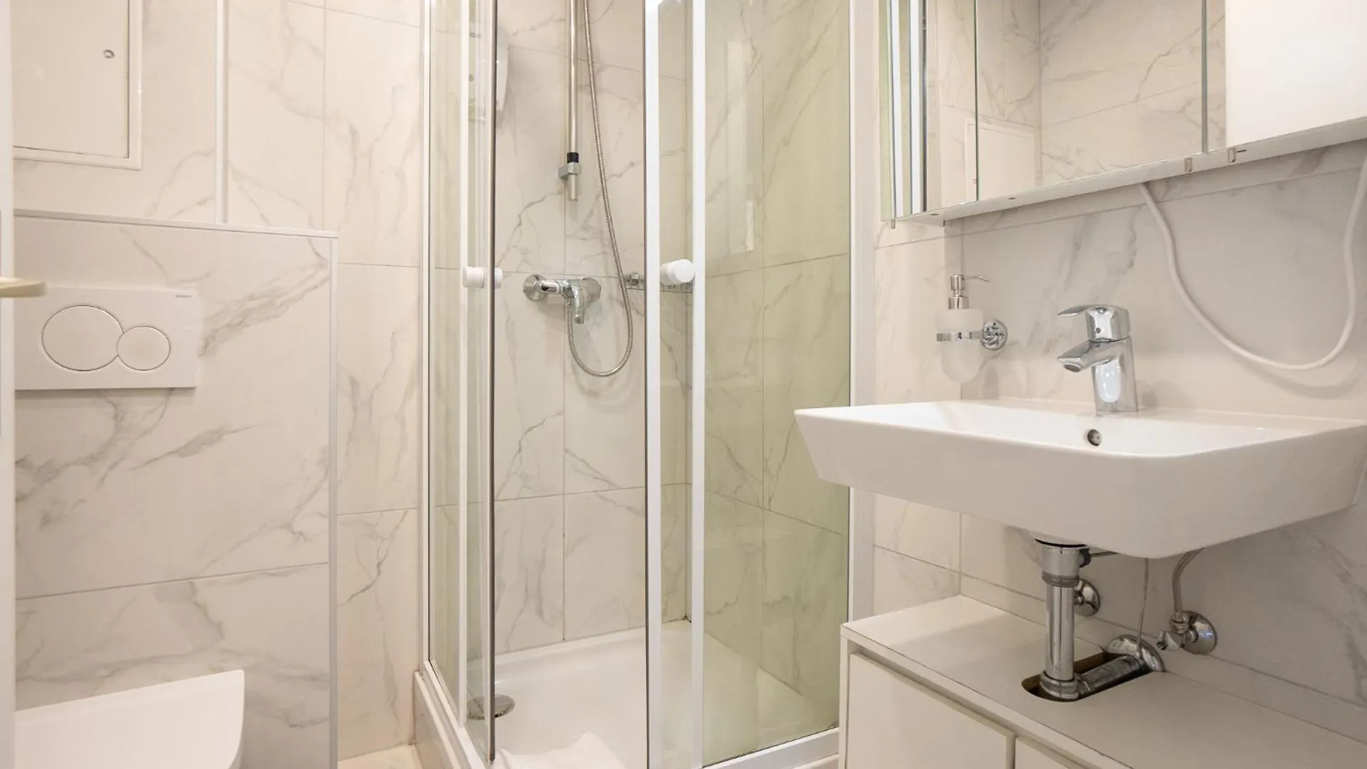 Comfort Studio With Queen-Size Bed, Self Check-In Vienna Apartment
