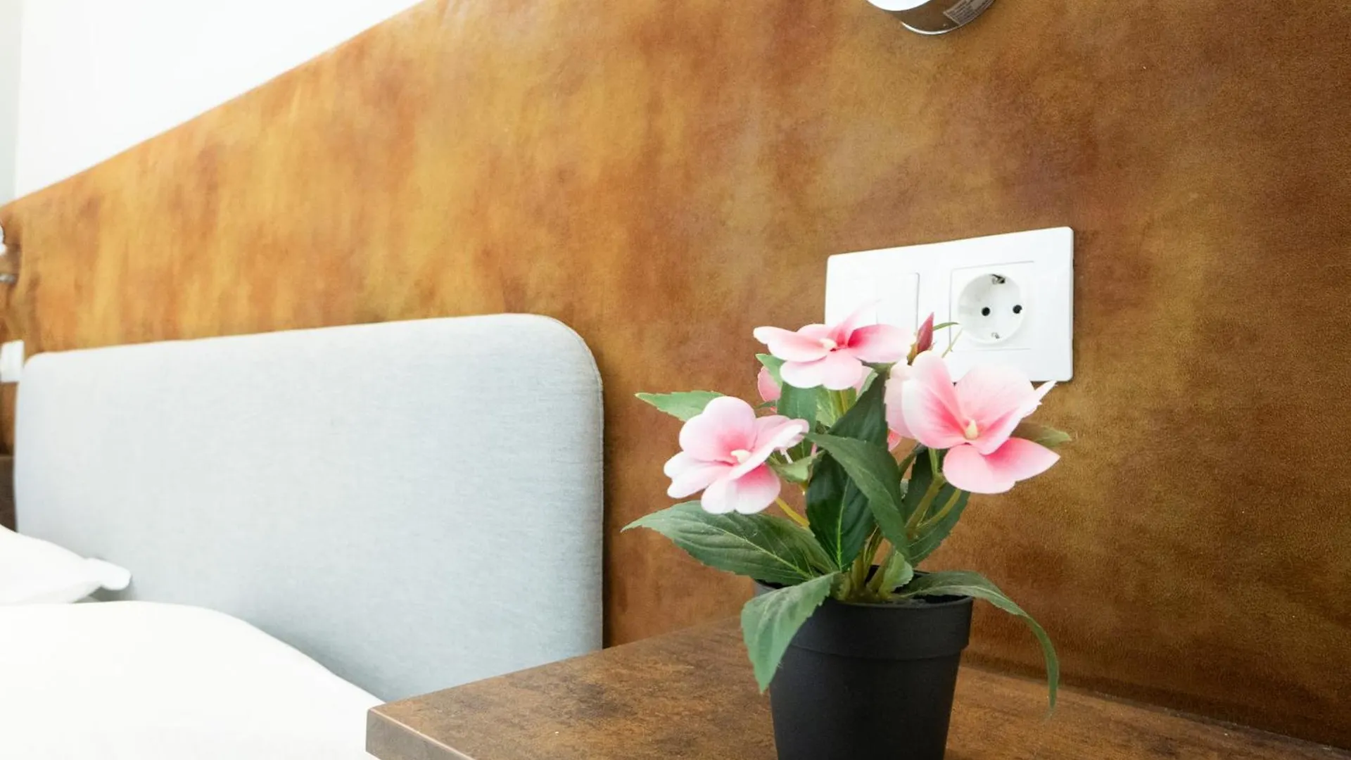 Comfort Studio With Queen-Size Bed, Self Check-In Vienna Austria