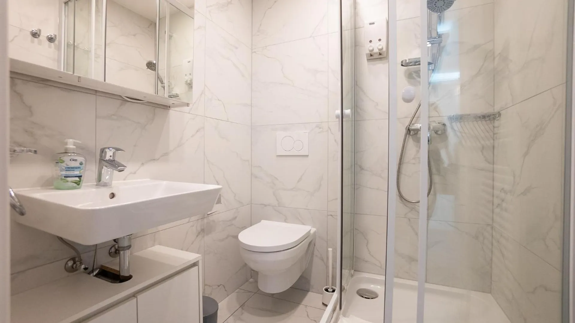 Comfort Studio With Queen-Size Bed, Self Check-In Vienna Apartment