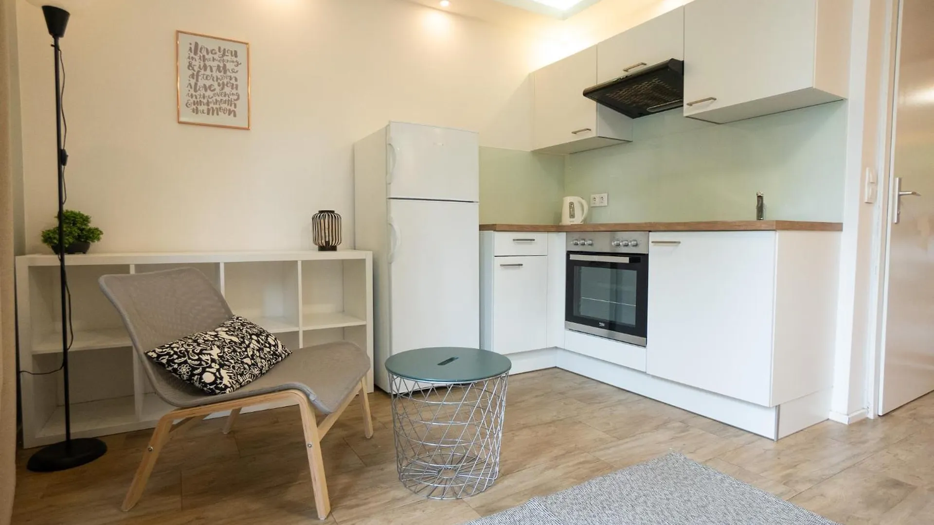Apartment Comfort Studio With Queen-Size Bed, Self Check-In Vienna