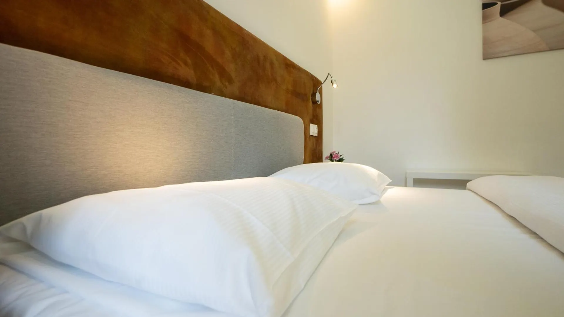 Comfort Studio With Queen-Size Bed, Self Check-In Vienna 0*,  Austria