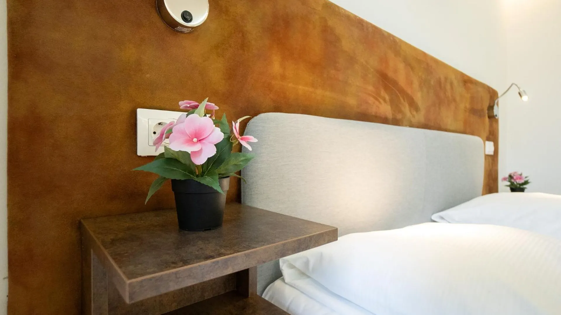 Comfort Studio With Queen-Size Bed, Self Check-In Vienna 0*,